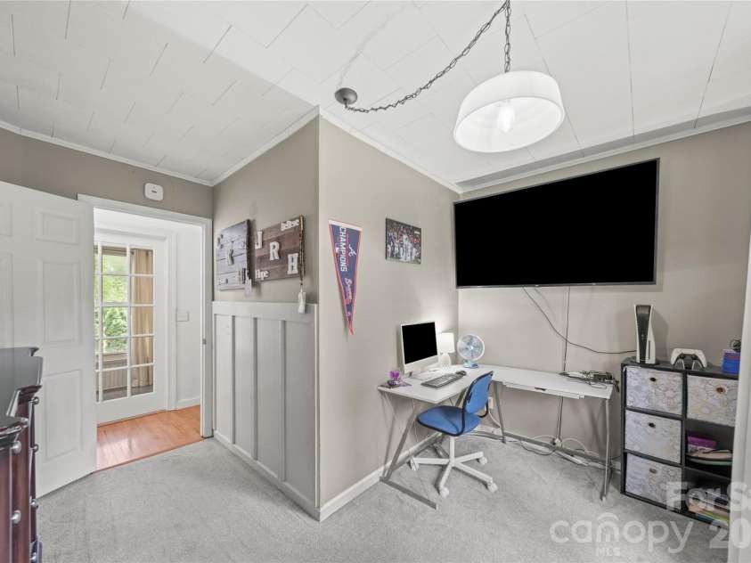 600 Mcadenville Road, Lowell, NC 28098.  MLS# CAR4383777, YatesRealty ID 31605. 