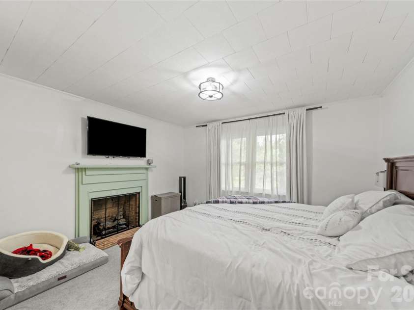 600 Mcadenville Road, Lowell, NC 28098.  MLS# CAR4383777, YatesRealty ID 31605. 