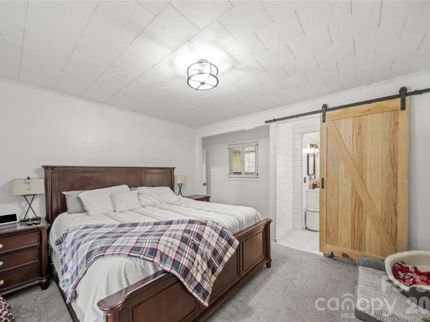 600 Mcadenville Road, Lowell, NC 28098.  MLS# CAR4383777, YatesRealty ID 31605. 
