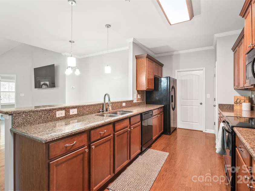 8513 Loxton Circle, Charlotte, NC 28214.  MLS# CAR4226710, YatesRealty ID 31606. 