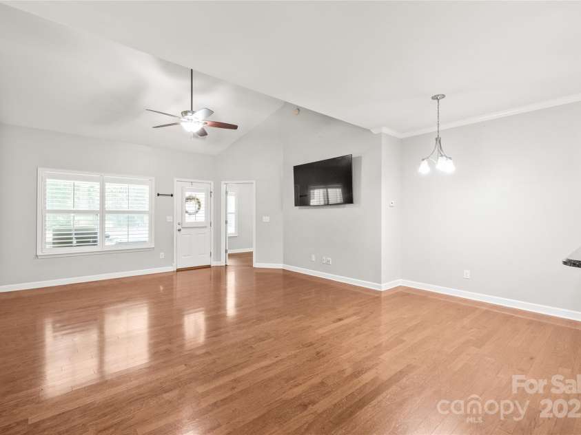 8513 Loxton Circle, Charlotte, NC 28214.  MLS# CAR4226710, YatesRealty ID 31606. Large open floorplan with vaulted ceiling in the living room.