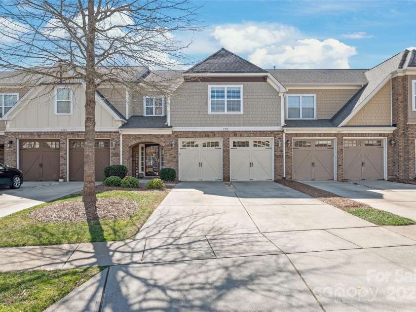 8513 Loxton Circle, Charlotte, NC 28214.  MLS# CAR4226710, YatesRealty ID 31606. Spacious garage and driveway. Beautiful details.