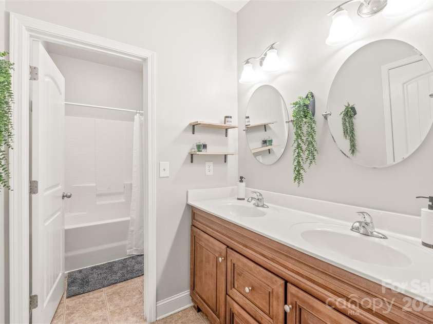 8513 Loxton Circle, Charlotte, NC 28214.  MLS# CAR4226710, YatesRealty ID 31606. Upstair barhroom