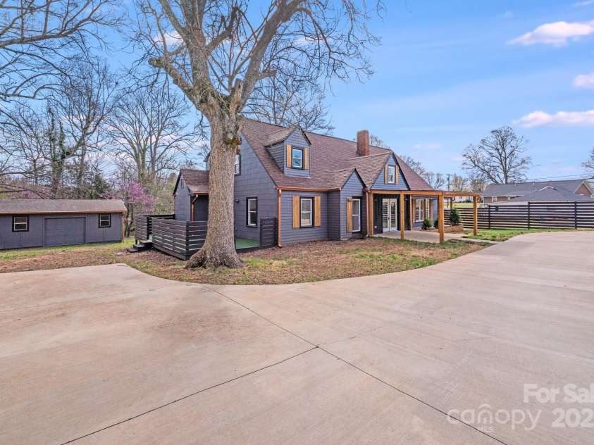 1200 Grace Avenue, Kannapolis, NC 28083.  MLS# CAR4229067, YatesRealty ID 31607. 