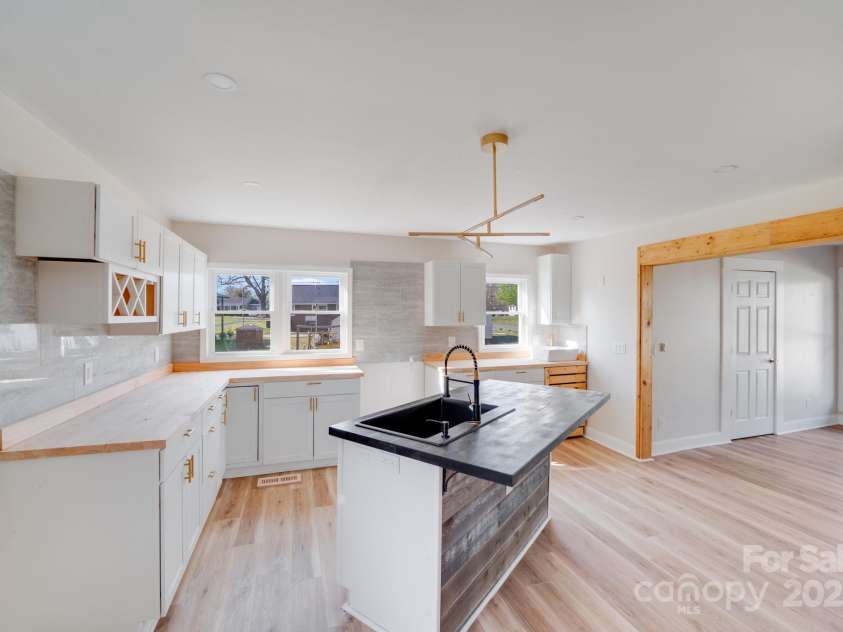 1200 Grace Avenue, Kannapolis, NC 28083.  MLS# CAR4229067, YatesRealty ID 31607. 