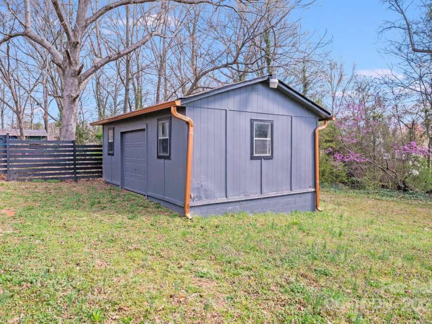 1200 Grace Avenue, Kannapolis, NC 28083.  MLS# CAR4229067, YatesRealty ID 31607. 