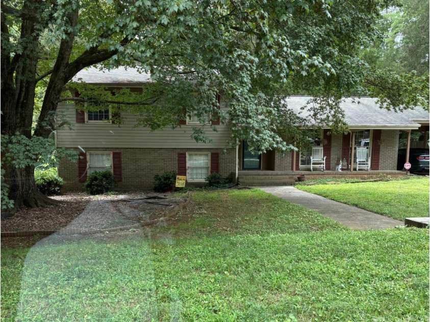 205 Windsor Drive, Salisbury, NC 28144.  MLS# CAR4290229, YatesRealty ID 31608. 