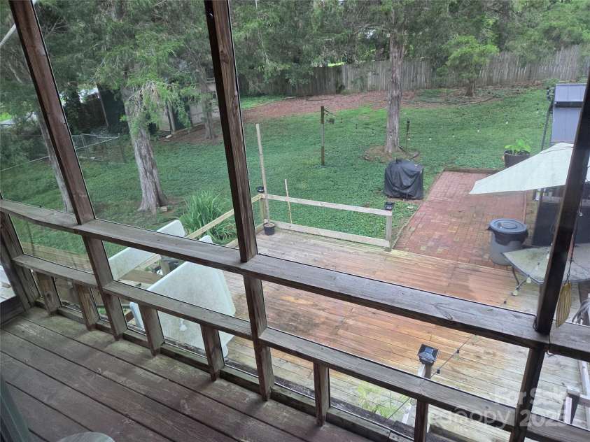 205 Windsor Drive, Salisbury, NC 28144.  MLS# CAR4290229, YatesRealty ID 31608. 