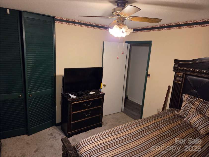 205 Windsor Drive, Salisbury, NC 28144.  MLS# CAR4290229, YatesRealty ID 31608. 