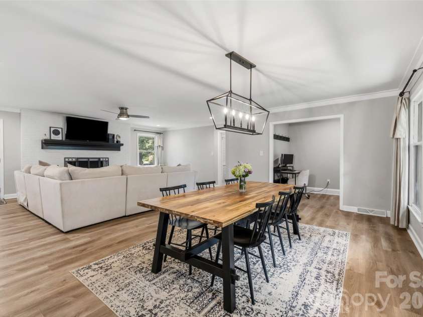 224 Sturbridge Drive, Charlotte, NC 28214.  MLS# CAR4388119, YatesRealty ID 31609. 