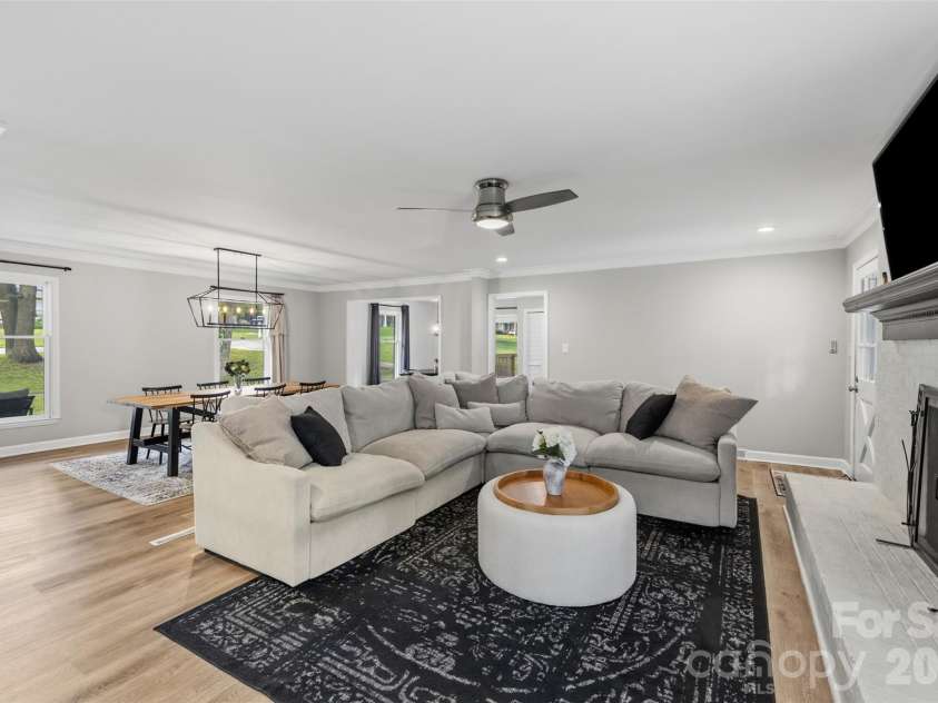 224 Sturbridge Drive, Charlotte, NC 28214.  MLS# CAR4388119, YatesRealty ID 31609. 