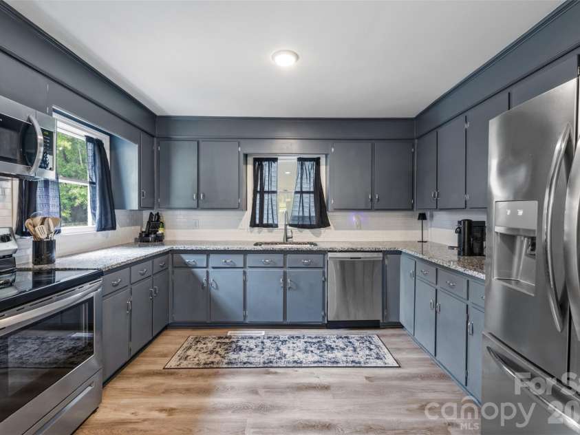 224 Sturbridge Drive, Charlotte, NC 28214.  MLS# CAR4388119, YatesRealty ID 31609. 