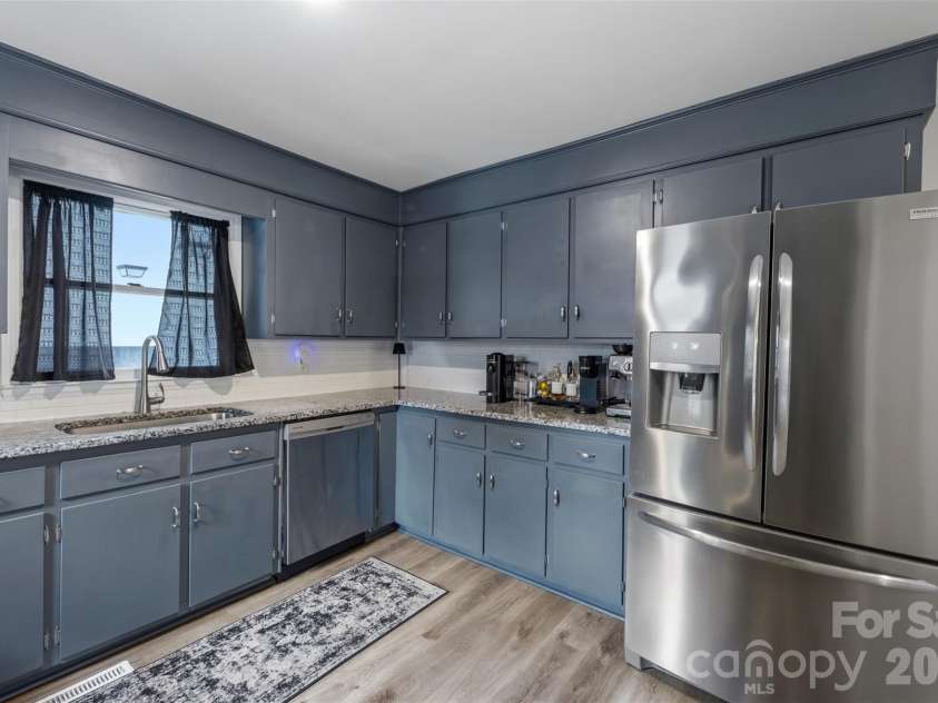 224 Sturbridge Drive, Charlotte, NC 28214.  MLS# CAR4388119, YatesRealty ID 31609. 