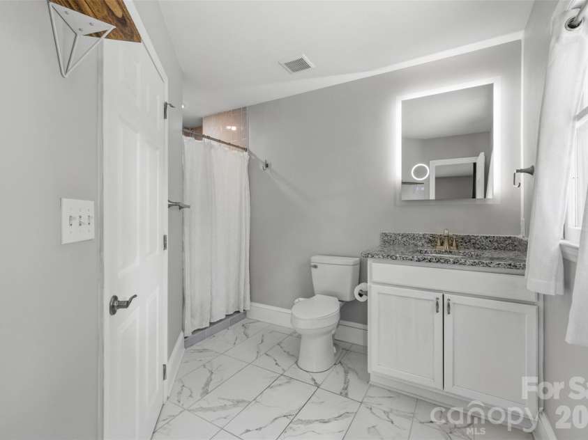 224 Sturbridge Drive, Charlotte, NC 28214.  MLS# CAR4388119, YatesRealty ID 31609. 