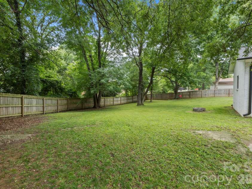 224 Sturbridge Drive, Charlotte, NC 28214.  MLS# CAR4388119, YatesRealty ID 31609. 