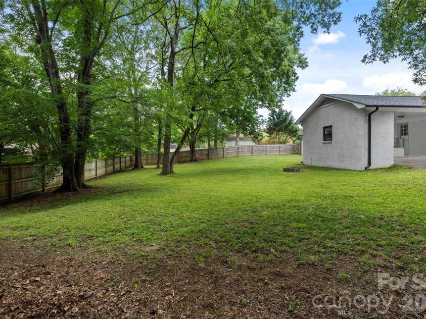 224 Sturbridge Drive, Charlotte, NC 28214.  MLS# CAR4388119, YatesRealty ID 31609. 