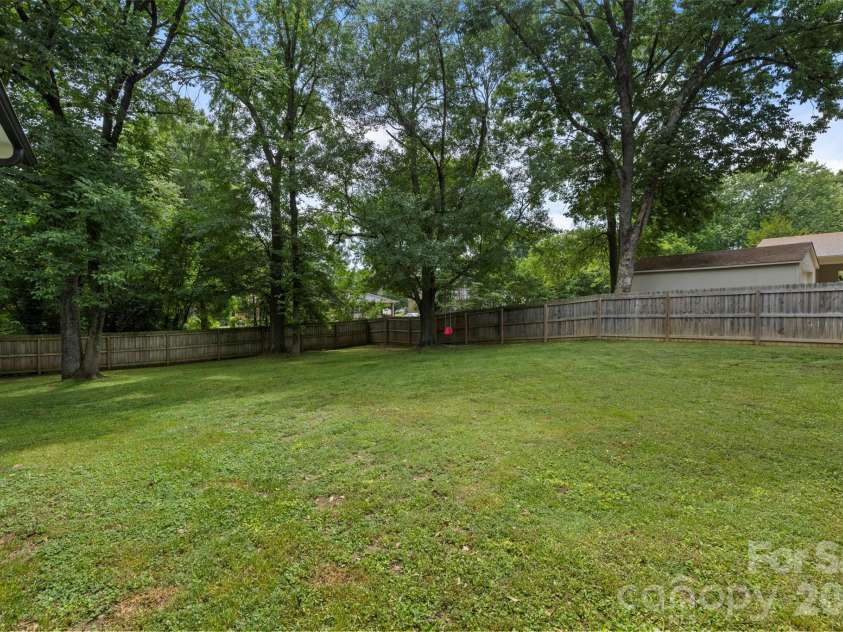 224 Sturbridge Drive, Charlotte, NC 28214.  MLS# CAR4388119, YatesRealty ID 31609. 
