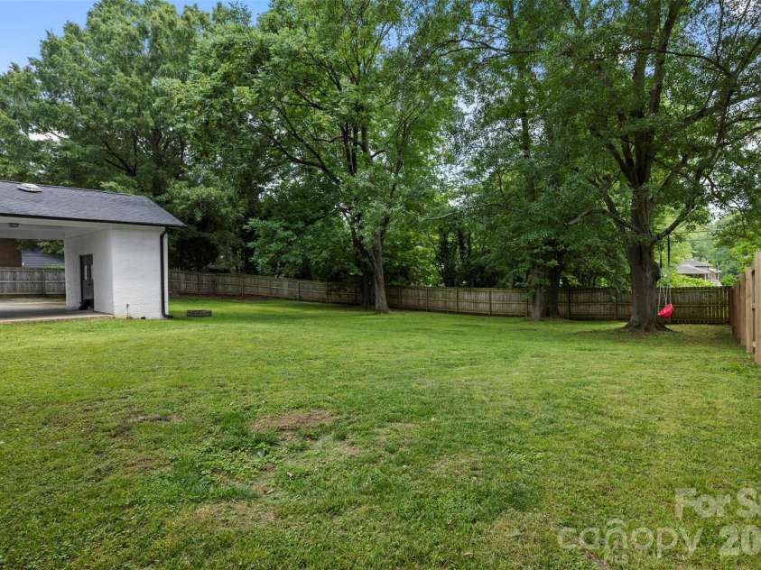 224 Sturbridge Drive, Charlotte, NC 28214.  MLS# CAR4388119, YatesRealty ID 31609. 