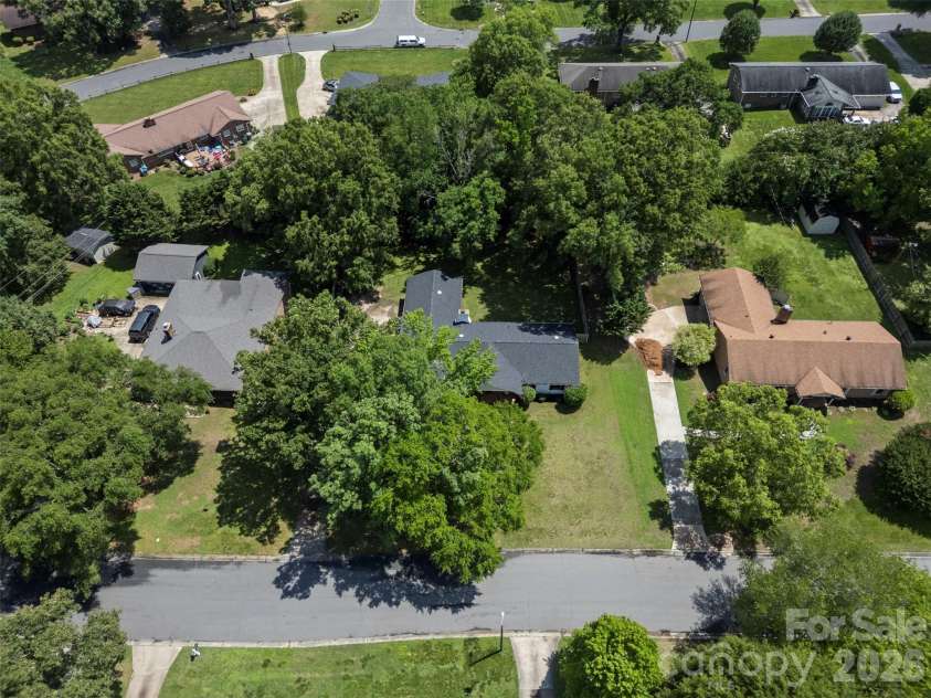 224 Sturbridge Drive, Charlotte, NC 28214.  MLS# CAR4388119, YatesRealty ID 31609. 