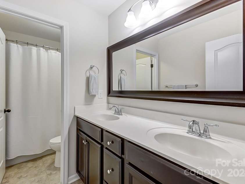7006 Garden Hill Drive, Huntersville, NC 28078.  MLS# CAR4196907, YatesRealty ID 3161. Bathroom 2