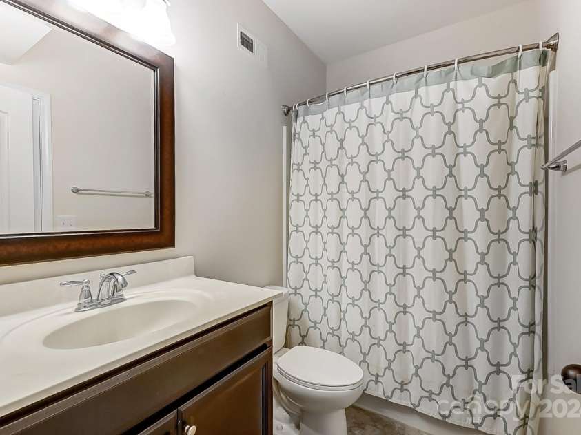 7006 Garden Hill Drive, Huntersville, NC 28078.  MLS# CAR4196907, YatesRealty ID 3161. Bathroom 5