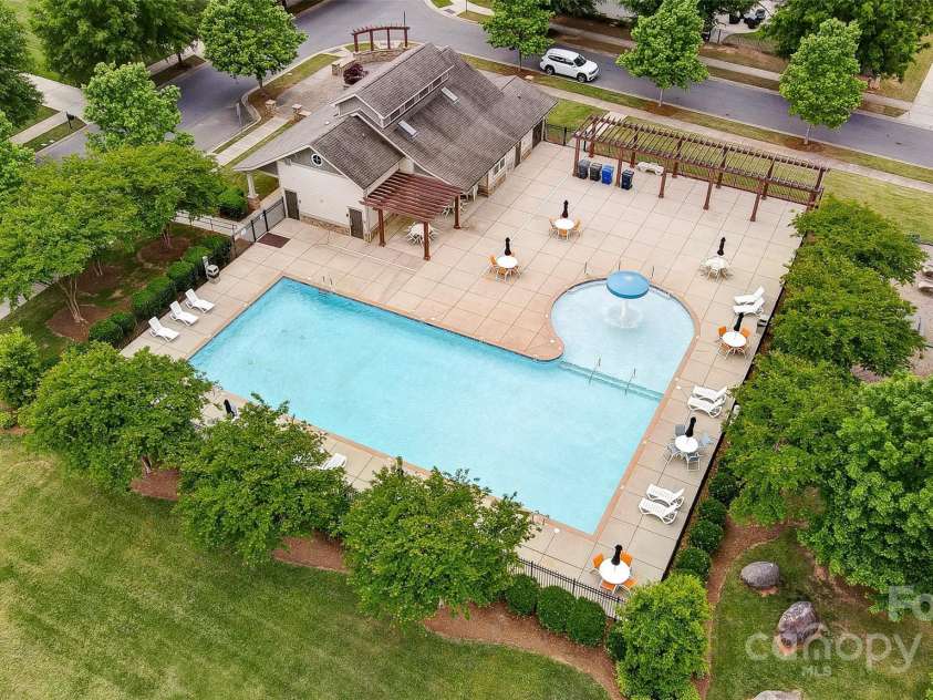 7006 Garden Hill Drive, Huntersville, NC 28078.  MLS# CAR4196907, YatesRealty ID 3161. Community Pool