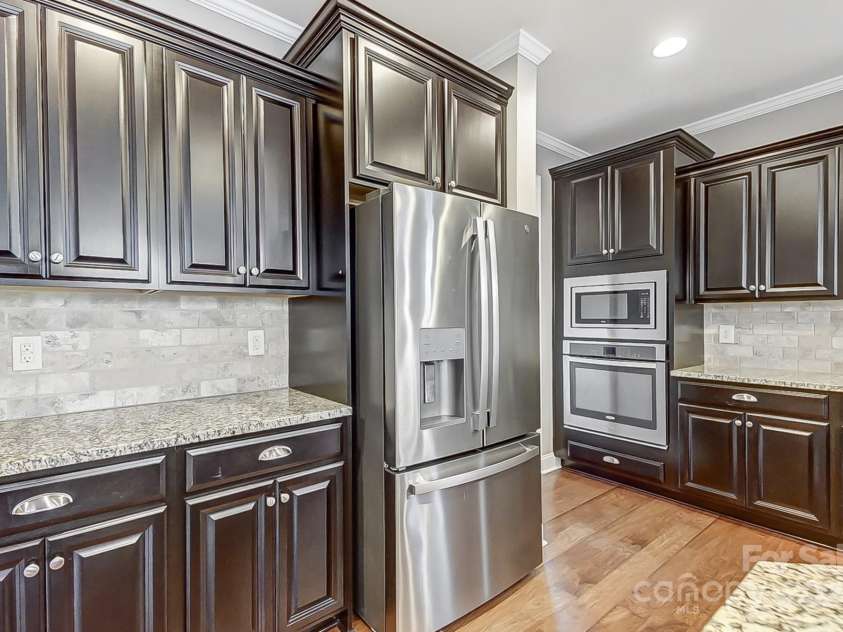 7006 Garden Hill Drive, Huntersville, NC 28078.  MLS# CAR4196907, YatesRealty ID 3161. Kitchen