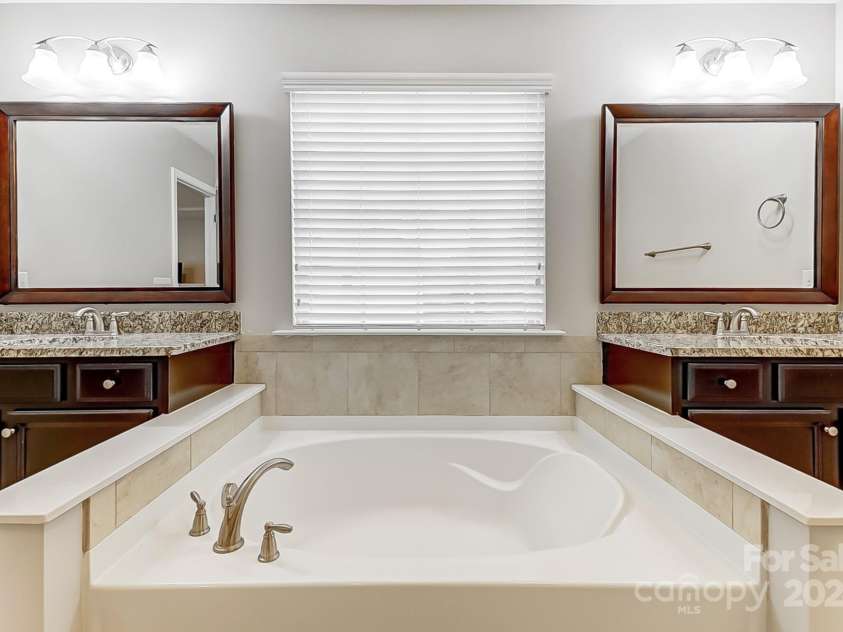 7006 Garden Hill Drive, Huntersville, NC 28078.  MLS# CAR4196907, YatesRealty ID 3161. Owner's Bathroom