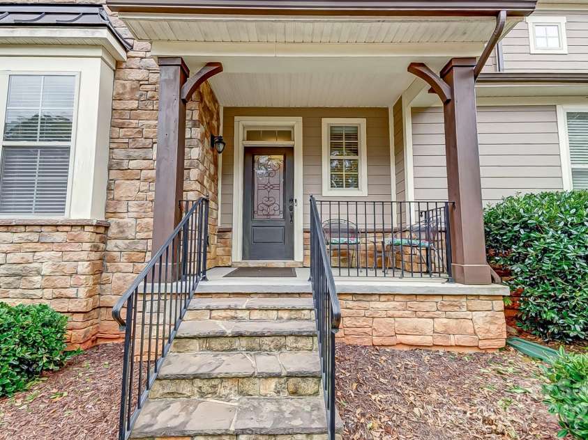 7006 Garden Hill Drive, Huntersville, NC 28078.  MLS# CAR4196907, YatesRealty ID 3161. Porch
