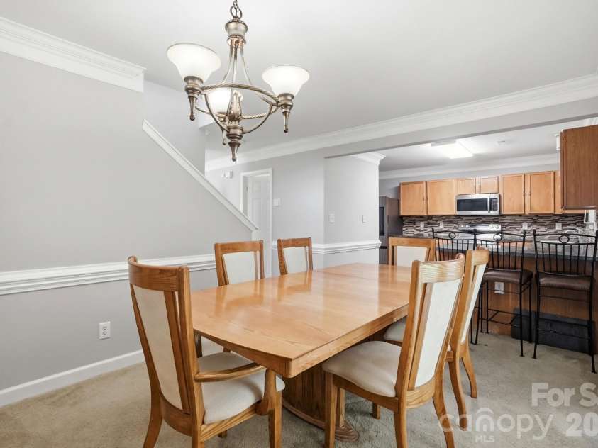 1135 Stonehenge Lane, Charlotte, NC 28216.  MLS# CAR4389525, YatesRealty ID 31610. 
