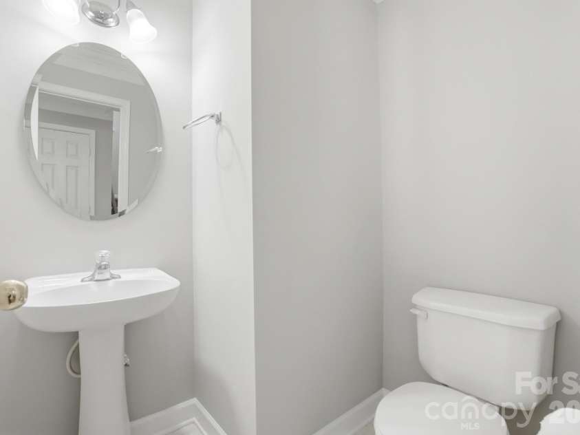 1135 Stonehenge Lane, Charlotte, NC 28216.  MLS# CAR4389525, YatesRealty ID 31610. 