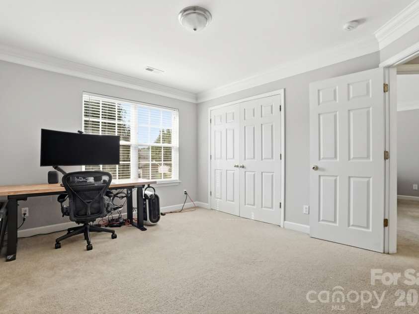 1135 Stonehenge Lane, Charlotte, NC 28216.  MLS# CAR4389525, YatesRealty ID 31610. 