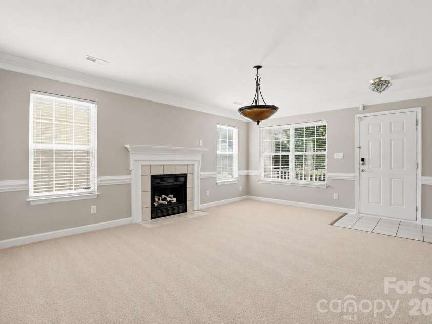 1135 Stonehenge Lane, Charlotte, NC 28216.  MLS# CAR4389525, YatesRealty ID 31610. 