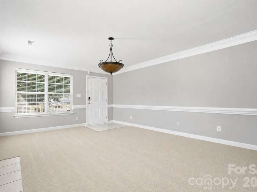 1135 Stonehenge Lane, Charlotte, NC 28216.  MLS# CAR4389525, YatesRealty ID 31610. 