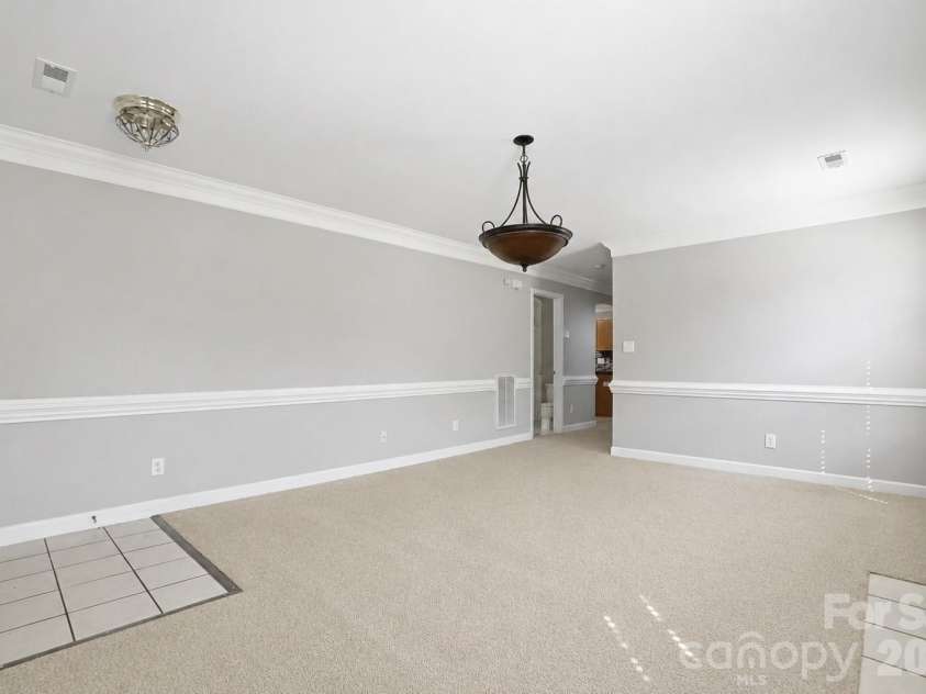 1135 Stonehenge Lane, Charlotte, NC 28216.  MLS# CAR4389525, YatesRealty ID 31610. 