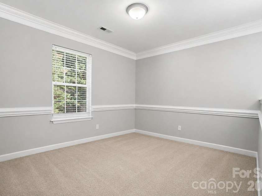 1135 Stonehenge Lane, Charlotte, NC 28216.  MLS# CAR4389525, YatesRealty ID 31610. Loft