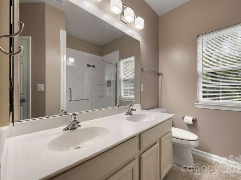 2216 Potter Cove Lane, Weddington, NC 28104.  MLS# CAR4291105, YatesRealty ID 31611. 2nd floor Full Bath