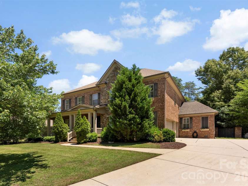 3411 Stags Leap Way, York, SC 29745.  MLS# CAR4390010, YatesRealty ID 31611. 3 car garage