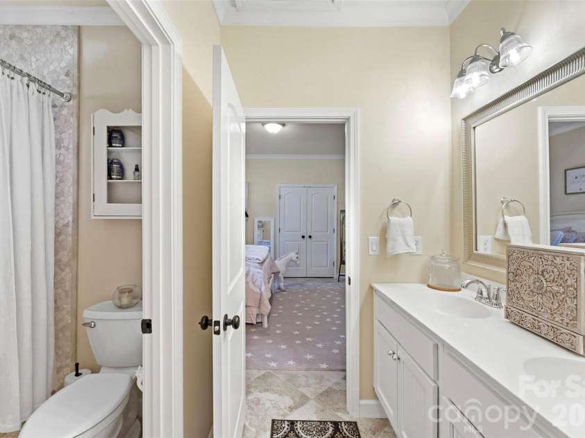 3411 Stags Leap Way, York, SC 29745.  MLS# CAR4390010, YatesRealty ID 31611. Jack & Jill Bathroom