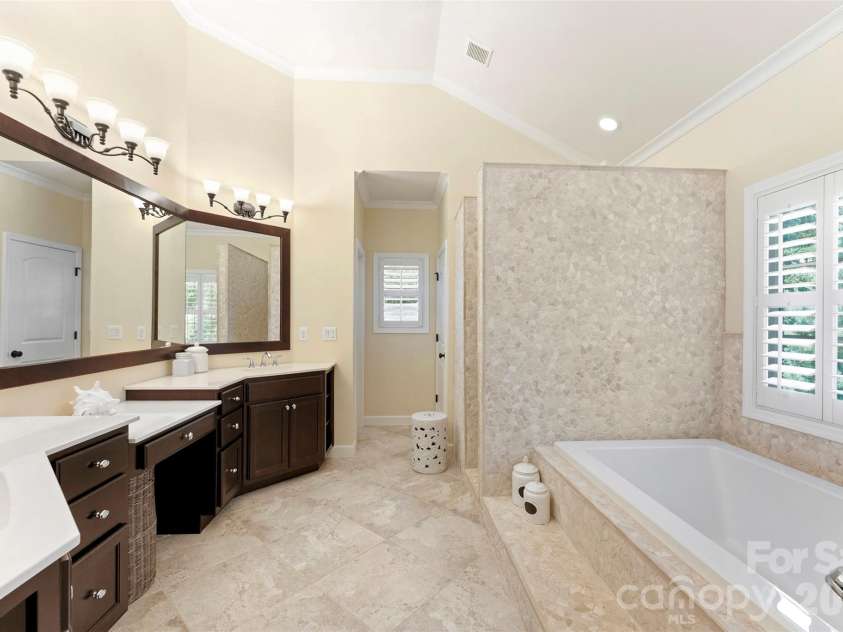 3411 Stags Leap Way, York, SC 29745.  MLS# CAR4390010, YatesRealty ID 31611. Primary en-suite