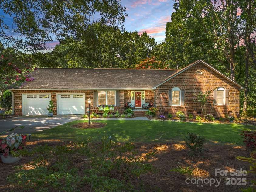 869 Hunting Avenue, Lincolnton, NC 28092.  MLS# CAR4283888, YatesRealty ID 31614. 
