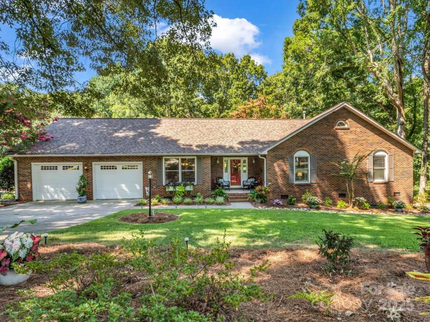 869 Hunting Avenue, Lincolnton, NC 28092.  MLS# CAR4283888, YatesRealty ID 31614. 