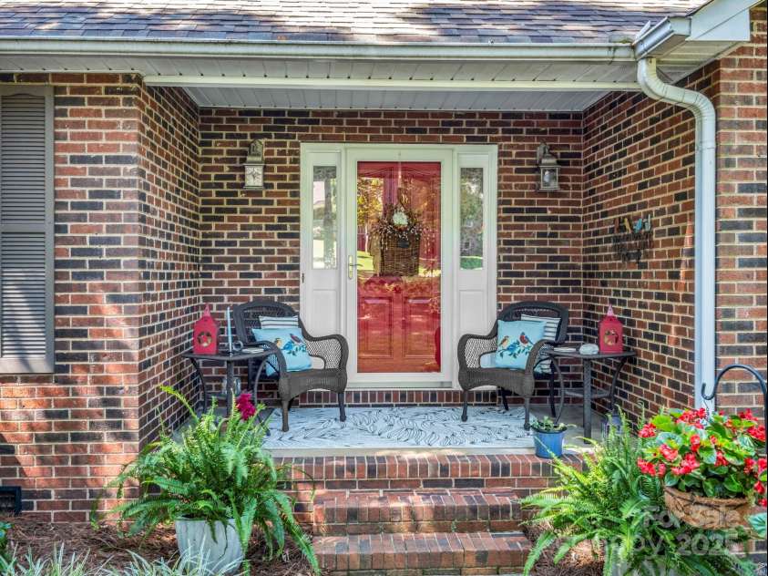 869 Hunting Avenue, Lincolnton, NC 28092.  MLS# CAR4283888, YatesRealty ID 31614. 