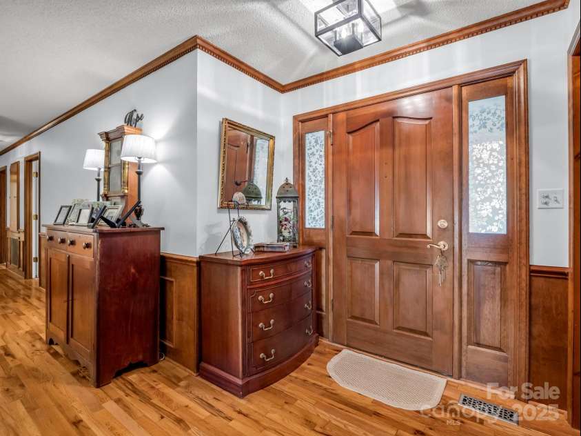 869 Hunting Avenue, Lincolnton, NC 28092.  MLS# CAR4283888, YatesRealty ID 31614. 