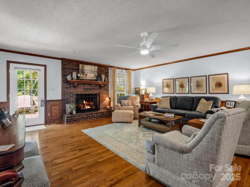 869 Hunting Avenue, Lincolnton, NC 28092.  MLS# CAR4283888, YatesRealty ID 31614. 