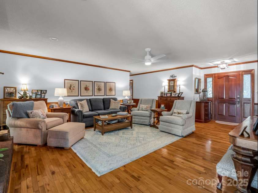 869 Hunting Avenue, Lincolnton, NC 28092.  MLS# CAR4283888, YatesRealty ID 31614. 