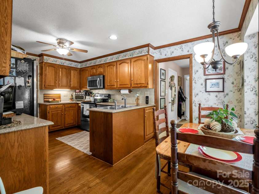 869 Hunting Avenue, Lincolnton, NC 28092.  MLS# CAR4283888, YatesRealty ID 31614. 