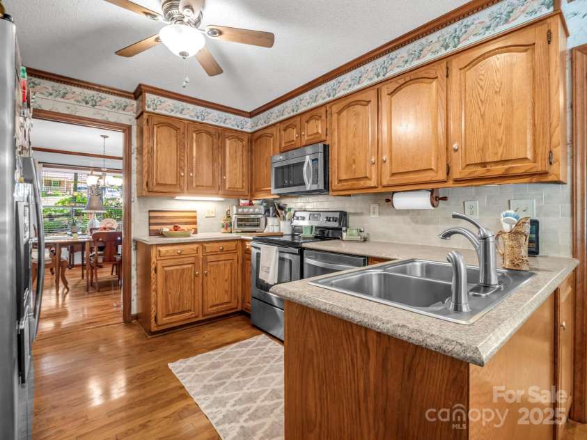 869 Hunting Avenue, Lincolnton, NC 28092.  MLS# CAR4283888, YatesRealty ID 31614. 