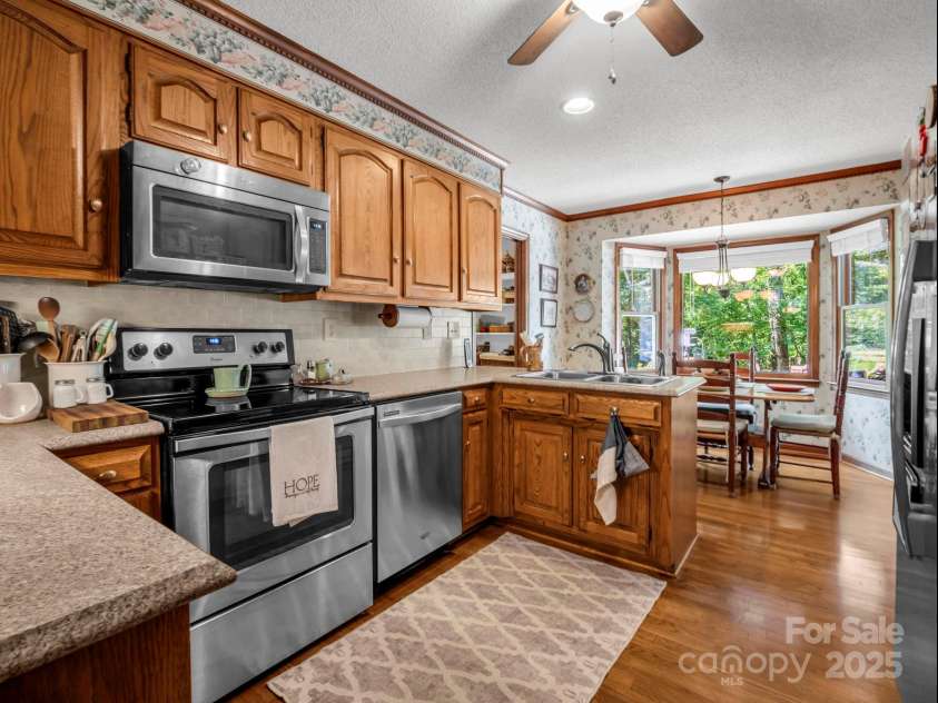 869 Hunting Avenue, Lincolnton, NC 28092.  MLS# CAR4283888, YatesRealty ID 31614. 