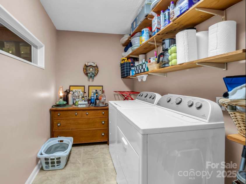 869 Hunting Avenue, Lincolnton, NC 28092.  MLS# CAR4283888, YatesRealty ID 31614. 